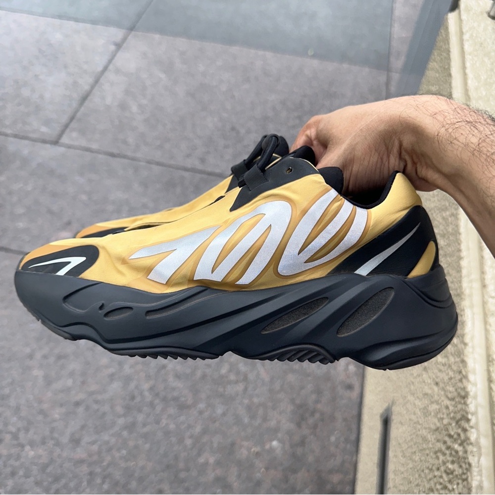 ADIDAS YEEZY BOOST 700 MNVN HONEY FLUX SIZE 7.5 MENS